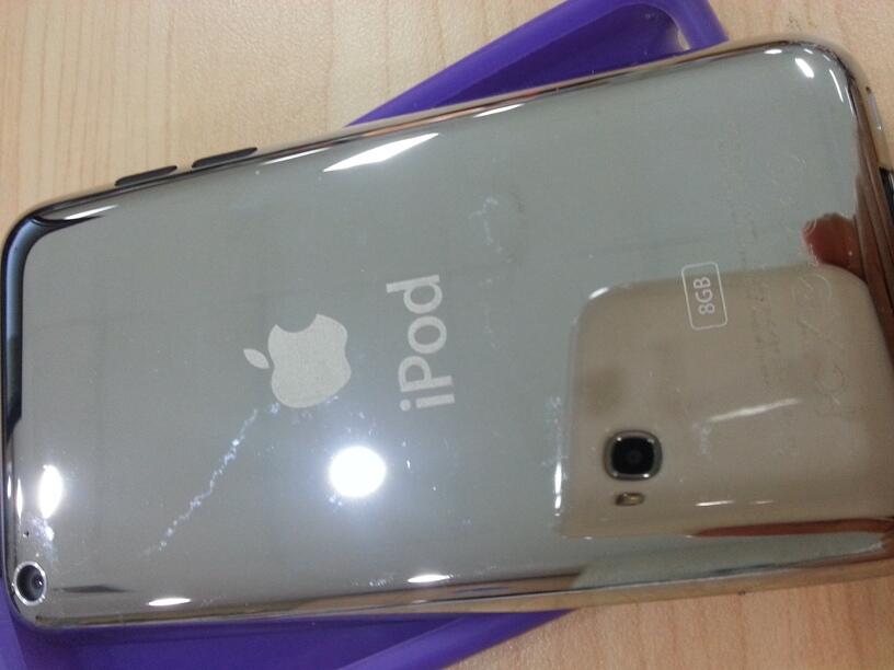Jual Apple Ipod touch 4th gen 8gb MULUS, MASIH GARANSI sampai Akhir Januari 2013