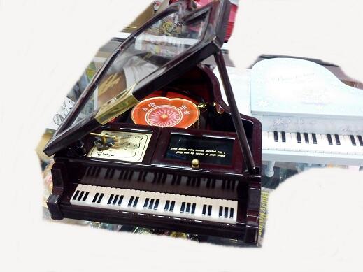 lOVE Music Box, Kotak musik