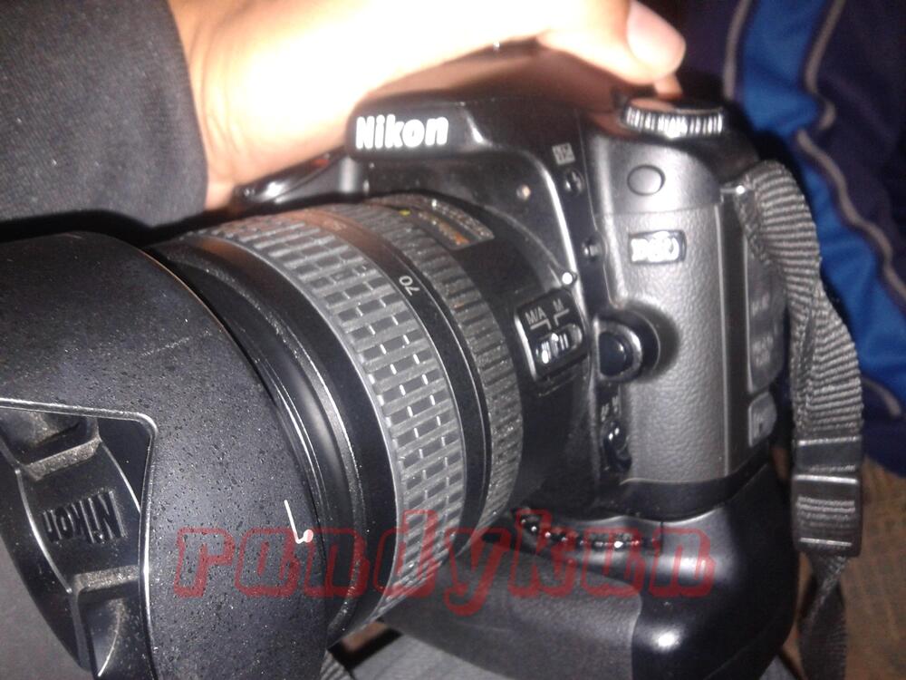 Jual Kamera Nikon D80 + BG + lensa 17-80 DX + Nikon AF-S VR Nikkor 70-200mm 1:2.8G
