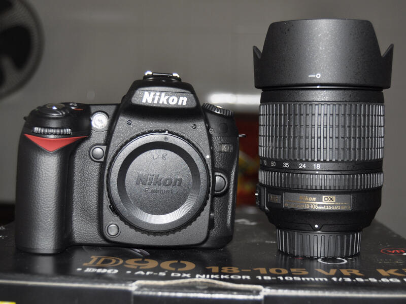 SLAWE SIDOARJO NIKON D90 + NIKON 18 - 105 VR ( NEW )