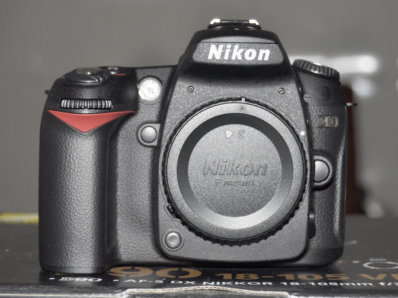 SLAWE SIDOARJO NIKON D90 + NIKON 18 - 105 VR ( NEW )