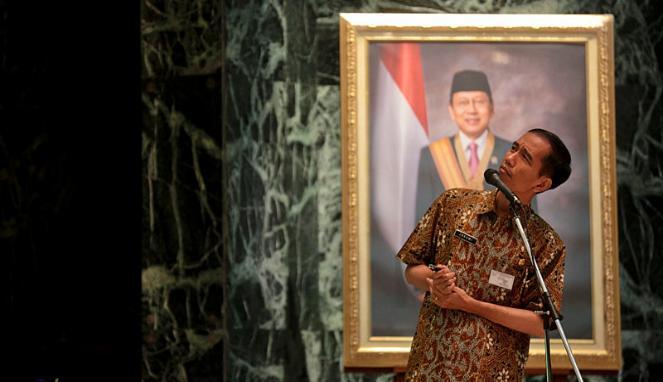 Kisah Jokowi Hormat Selama 4 Menit Saat Upacara