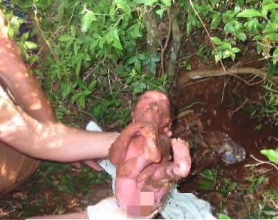 Amazing ! Bayi Lahir Dari Dalam Tanah &#91;Pict&#93;