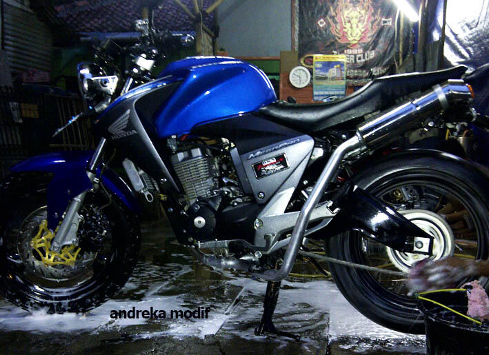 new megapro modif andreka...silahan dicomment gan, biar ane tambah pinter modif.