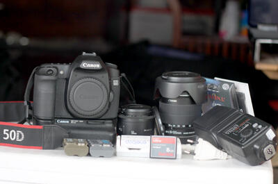 Canon DSLR EOS 50D + BG MURAH !!! like new