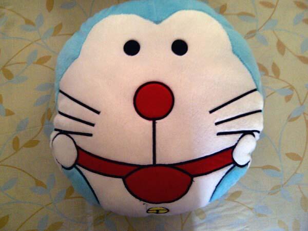 Sale cuci gudang bantal HK, Doraemon dan 1 set bntl glg mini mouse