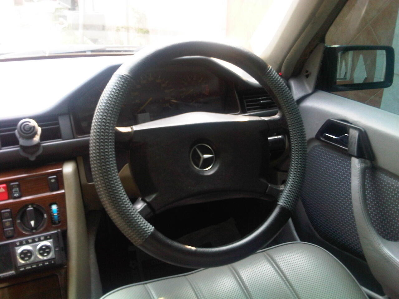 JUAL MOBIL MERCY E230 TAHUN 1989