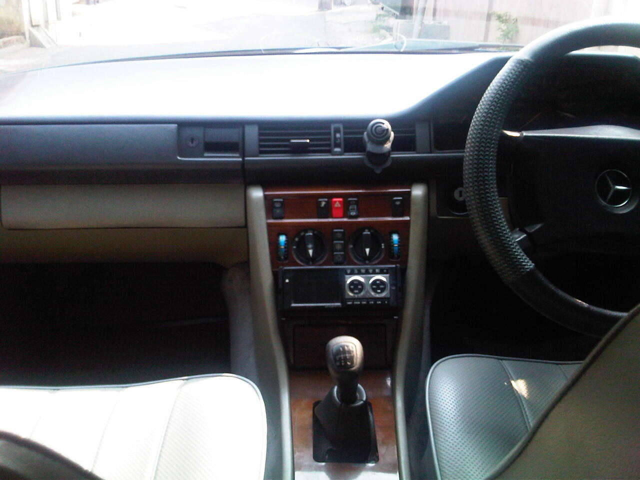 JUAL MOBIL MERCY E230 TAHUN 1989