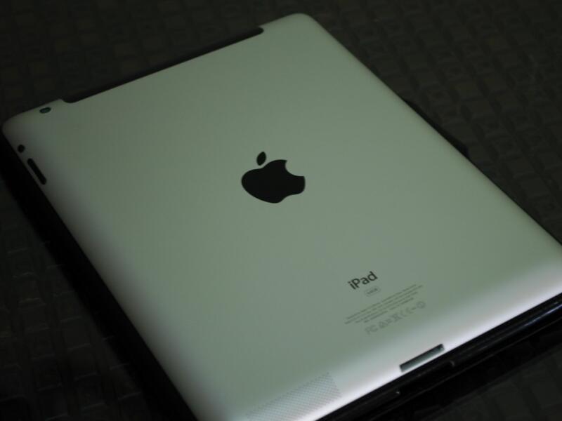 iPad 3 (New iPad) 64GB 4G+LTE putih mulus garansi panjang