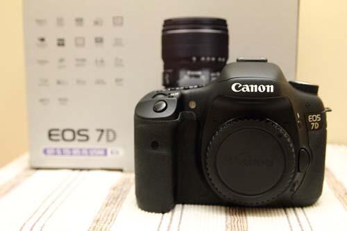 Jual BO Canon EOS 7D mulus 99% fullset garansi ex DS baru habis OKt'12