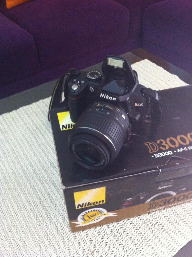Jual Kamera nikon d3000 dengan lensa sigma tele makro