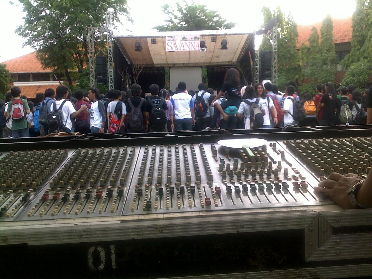Rental Sound System Profesional, Lighting System, Rigging Stage terlengkap