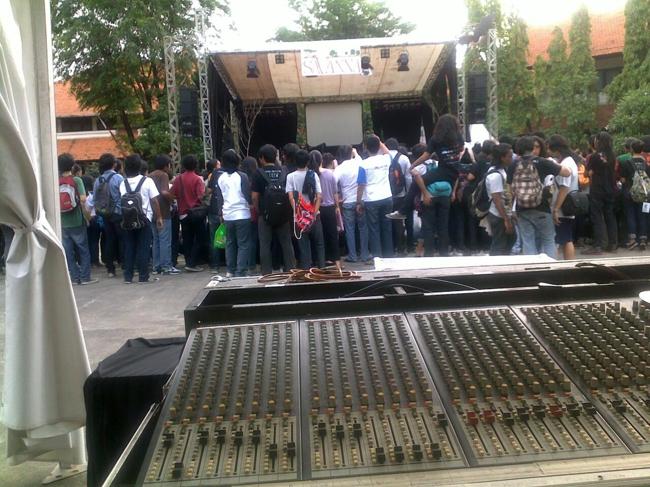 Rental Sound System Profesional, Lighting System, Rigging Stage terlengkap