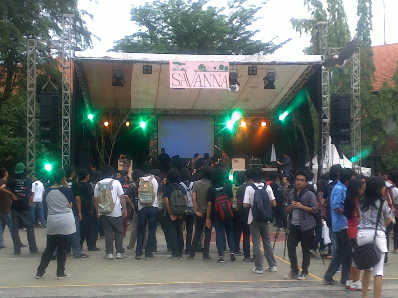 Rental Sound System Profesional, Lighting System, Rigging Stage terlengkap