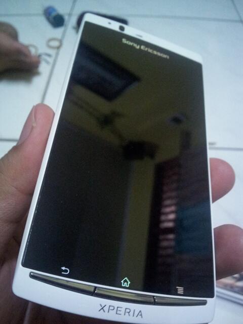 Sony Experia Arc S Lt18i white (putih)
