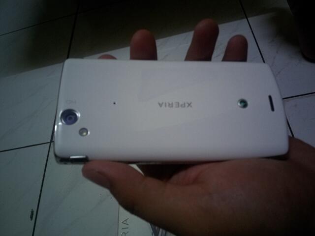 Sony Experia Arc S Lt18i white (putih)