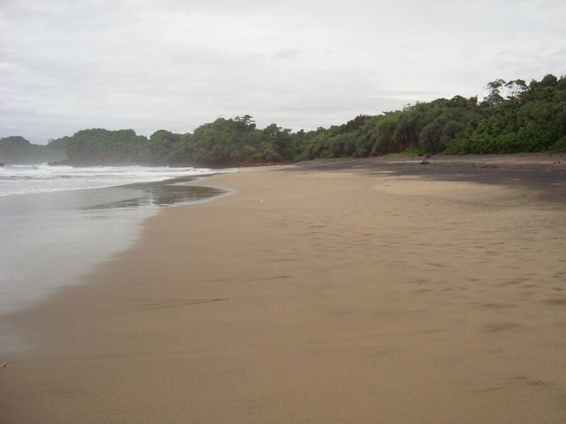 Pesona Pantai Kodang Iwak, Malang