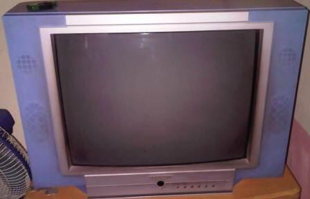tv fujielectric 25' layar cembung dan tv philips 29' apa adanya