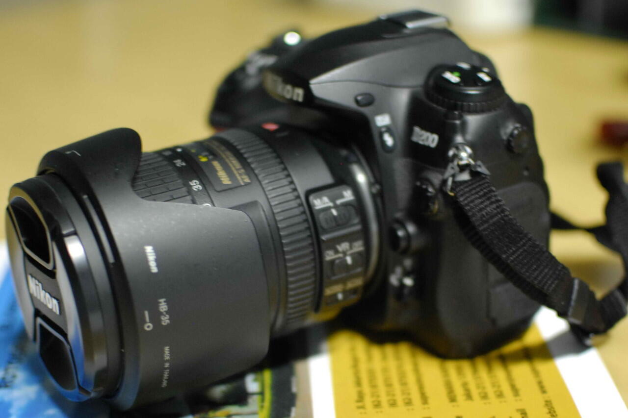 Di-jual Borongan Nikon D200 ... lengkap n murah ...