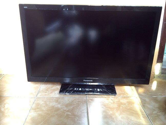 LCD Panasonic 32 Inch tipe L32C4G Bonus Wall Bracket