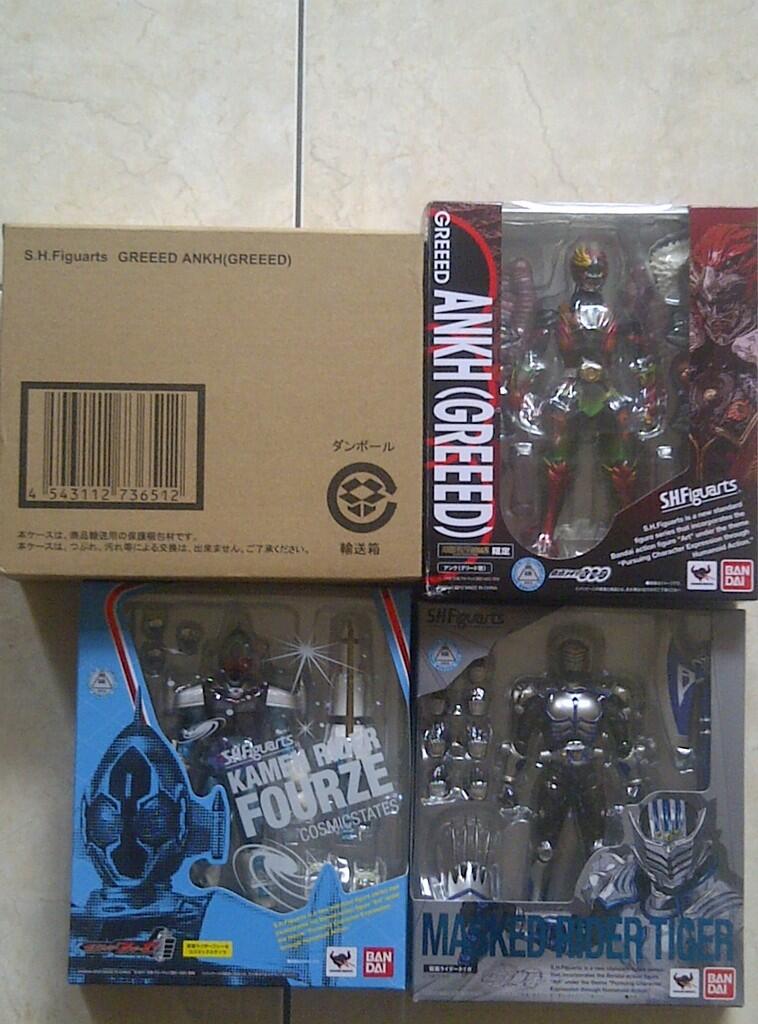 Sale : SHFiguarts Fourze Cosmic state. Ankh Complete & Tiger :)