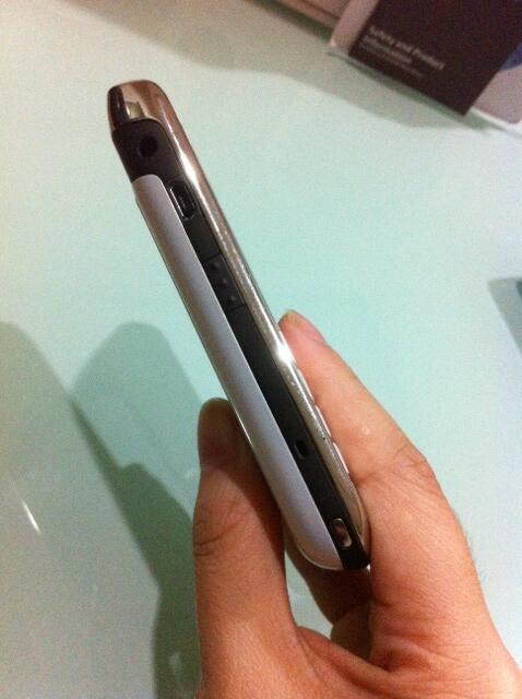 SOLD BLACKBERRY ONYX 2 - 9780 white MESIN BAGUS - MASI GARANSI