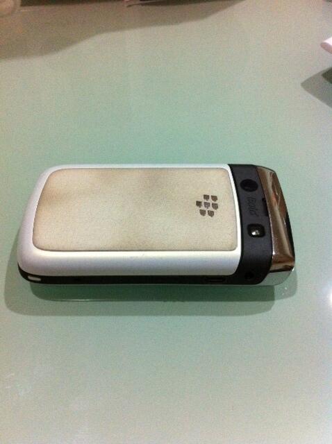 SOLD BLACKBERRY ONYX 2 - 9780 white MESIN BAGUS - MASI GARANSI