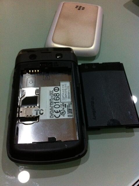 SOLD BLACKBERRY ONYX 2 - 9780 white MESIN BAGUS - MASI GARANSI