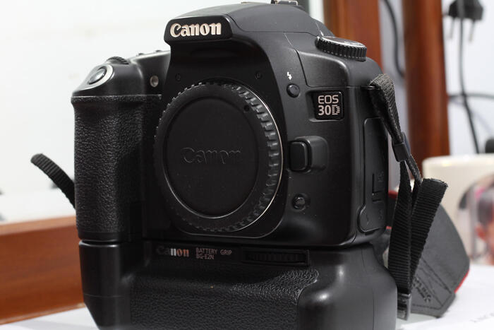 CANON 30D BO + BG dan LENSA 50MM F1.8 !! JAKARTA MURMER!!