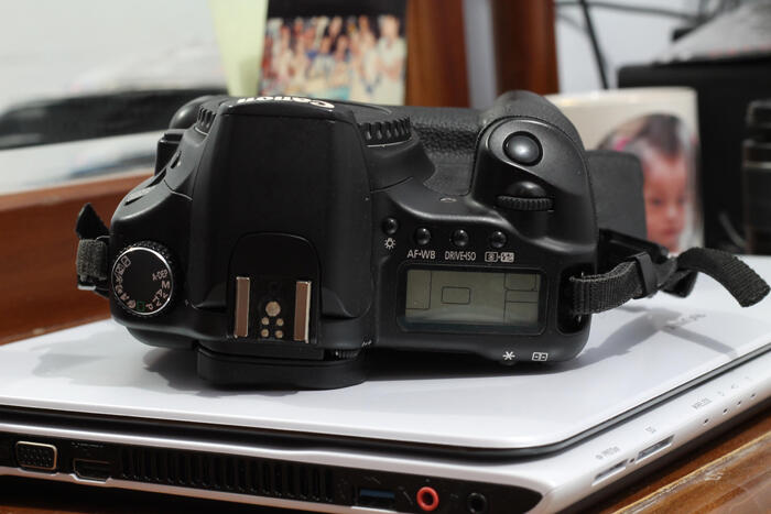 CANON 30D BO + BG dan LENSA 50MM F1.8 !! JAKARTA MURMER!!