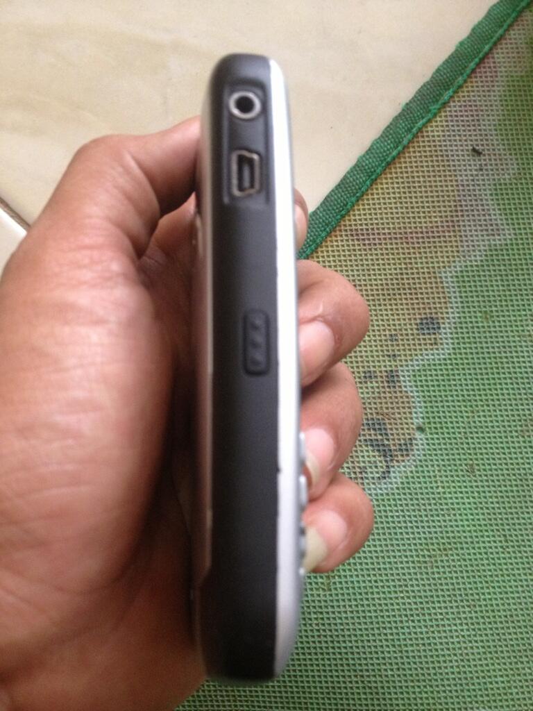 jual blackberry 8310 kondisi chasing 89% garansi pin dan mesin 1 tahun bandung!!