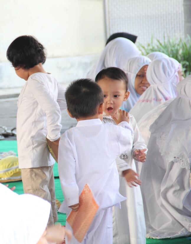 Hunted Photos (Sebuah koleksi foto seorang anak)