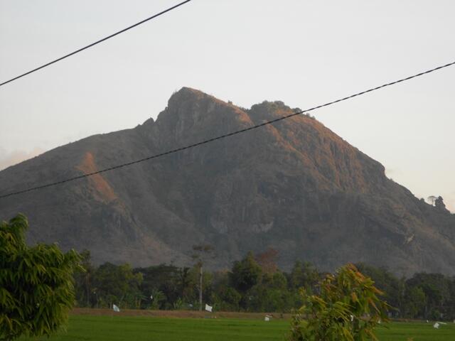 gunung yang mirip manusia di negeri kita gan