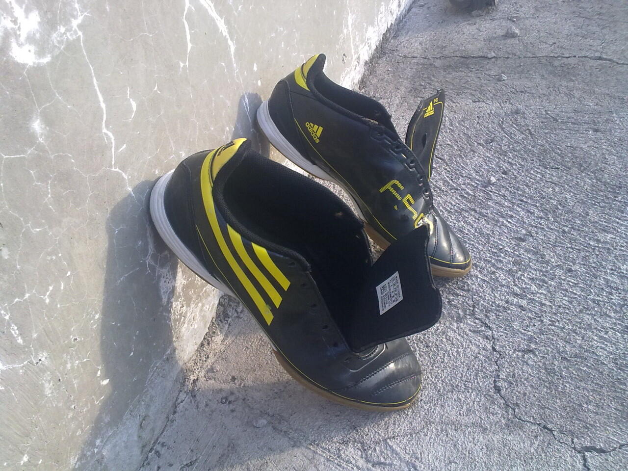 sepatu futsal