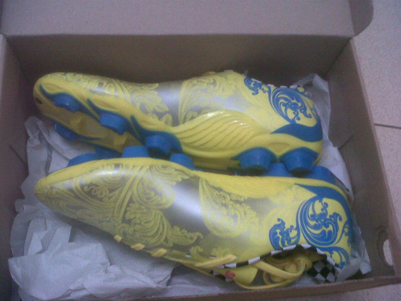Sepatu bola Original Specs Batik Accelerator Patra Size 41