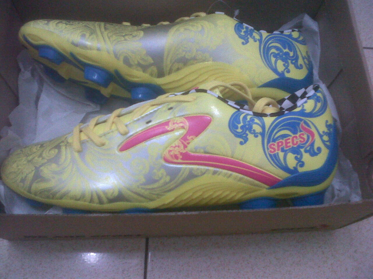 Sepatu bola Original Specs Batik Accelerator Patra Size 41