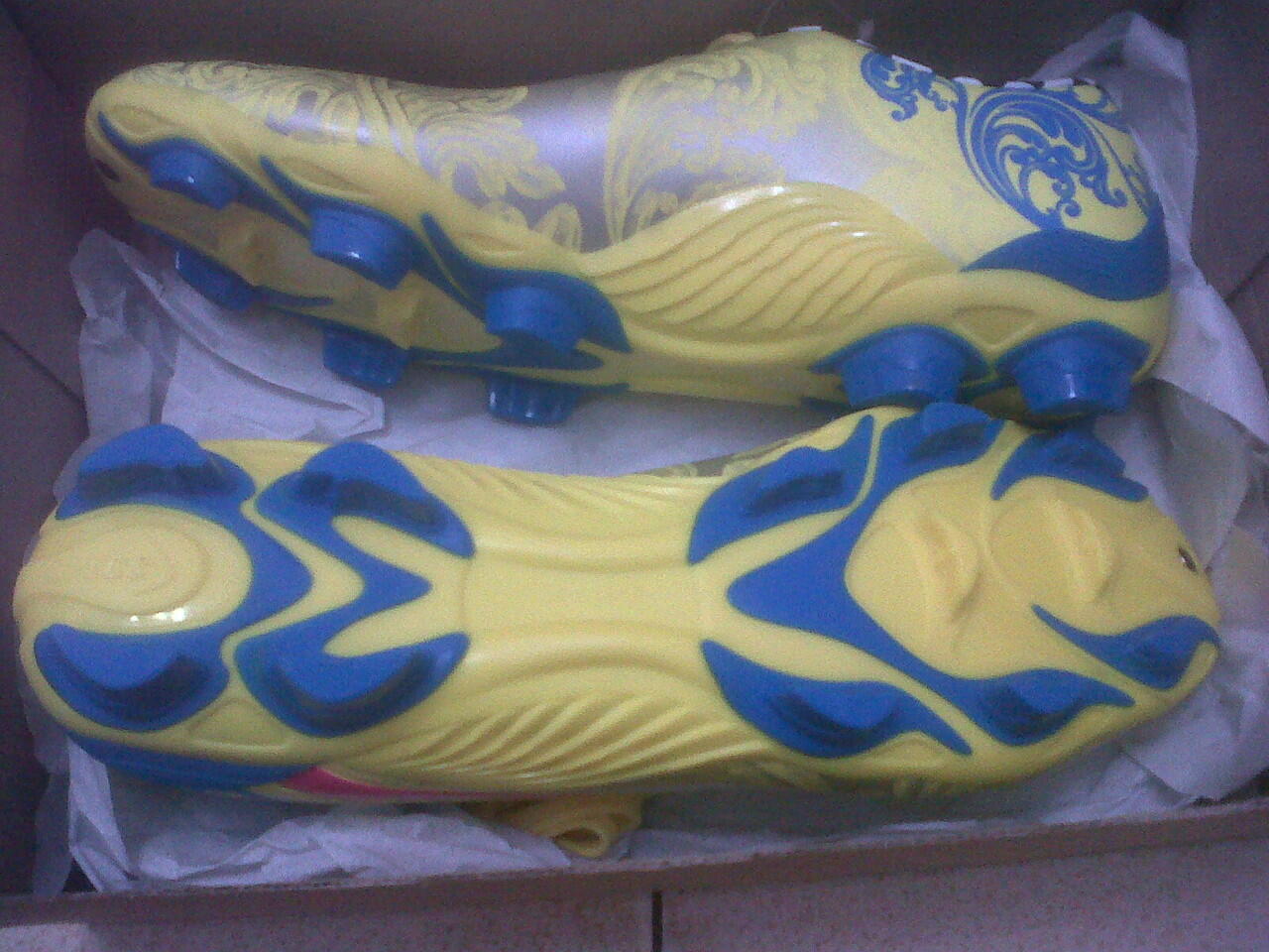 Sepatu bola Original Specs Batik Accelerator Patra Size 41