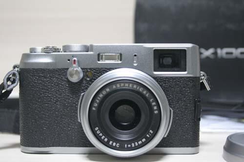 Dijual Cepat FujiFilm X100 + Extra Battery