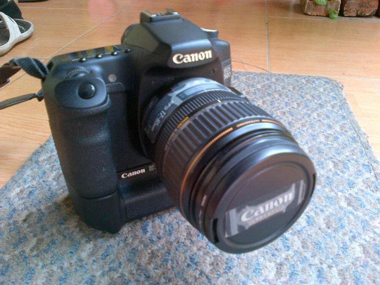 Canon DSLR EOS 50D + BG + LENSA + TAS LOWERPRO