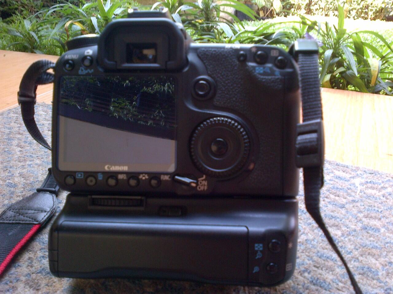 Canon DSLR EOS 50D + BG + LENSA + TAS LOWERPRO