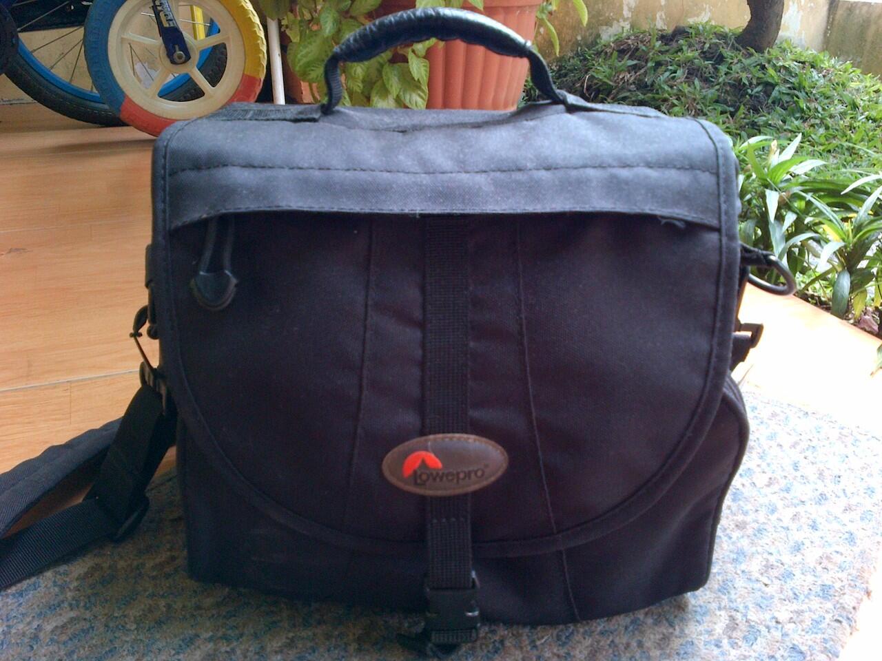 Canon DSLR EOS 50D + BG + LENSA + TAS LOWERPRO