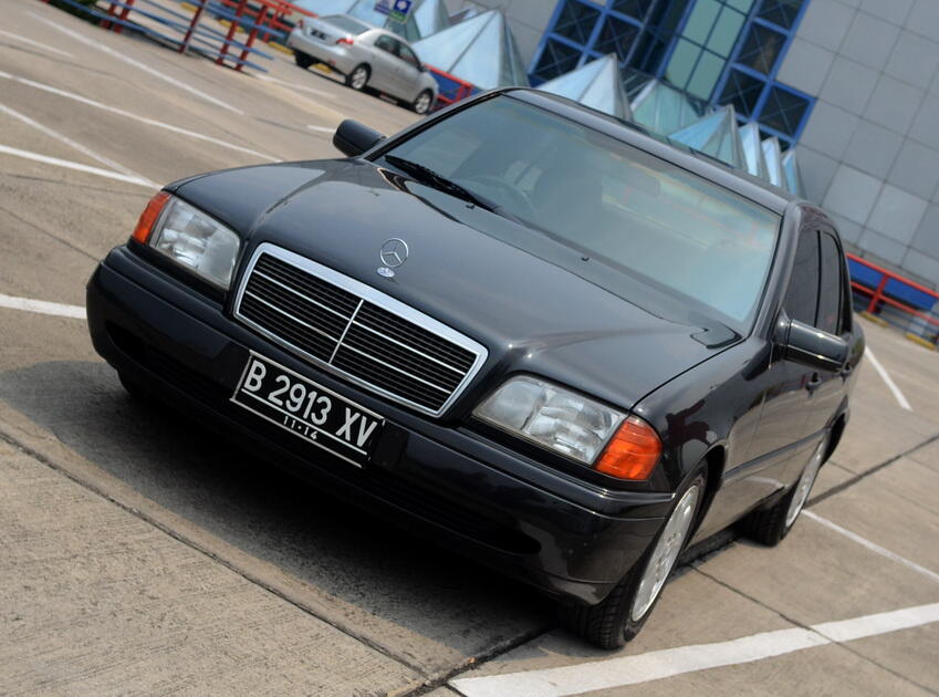 WTS : Mercedes C180 A/T Black in Black, Full org std pabrik, Jok Wool, Excl Condt !!