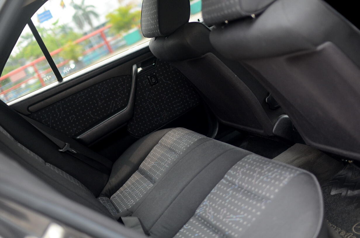 WTS : Mercedes C180 A/T Black in Black, Full org std pabrik, Jok Wool, Excl Condt !!