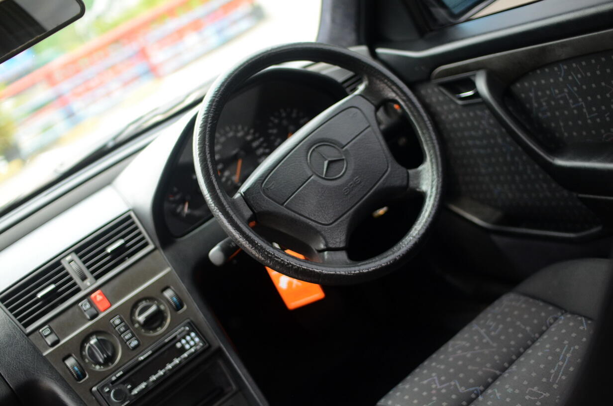 WTS : Mercedes C180 A/T Black in Black, Full org std pabrik, Jok Wool, Excl Condt !!