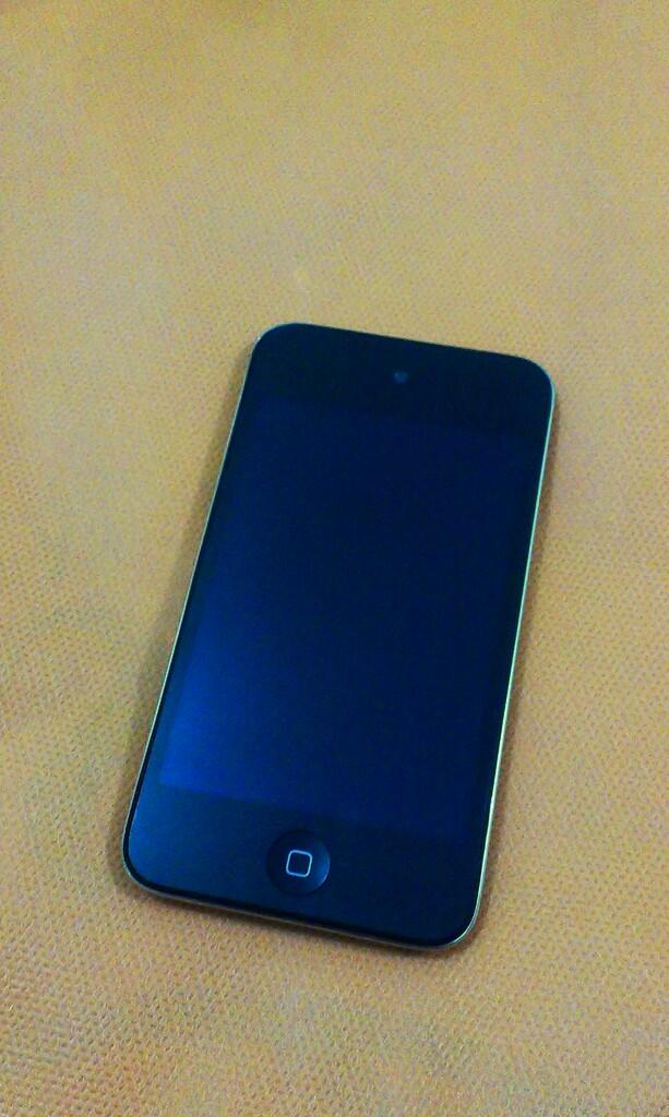 WTS iPod touch 4th gen 32gb black Istimewa 1,7 jt aja