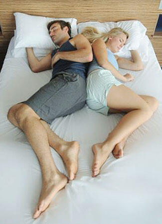== Arti Posisi Tidur Anda dan Pasangan ==