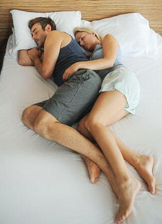 == Arti Posisi Tidur Anda dan Pasangan ==