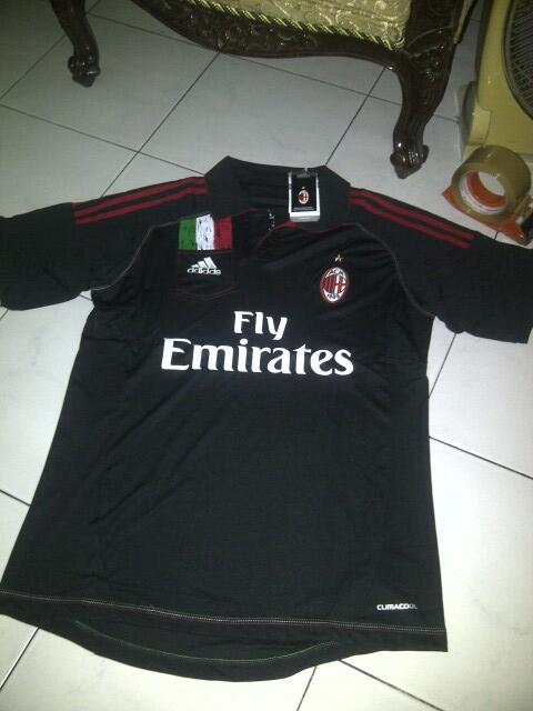 wts jual jersey klub season 12/13 kw thailand. ready stock. murmer gan!