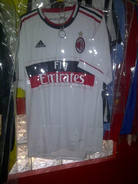 wts jual jersey klub season 12/13 kw thailand. ready stock. murmer gan!