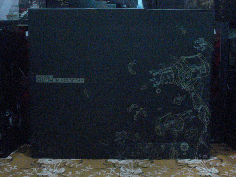 HOT TOYS SUIT UP GANTRY WITH MARK IV NEW